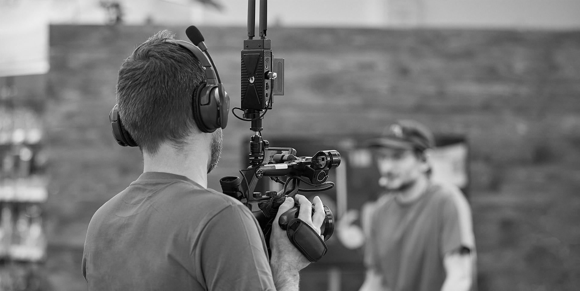Kameramann beim Dreh eines Werbefilms - Making Films Fullservice für Musik und Filmproduktion im Kreis Heinsberg